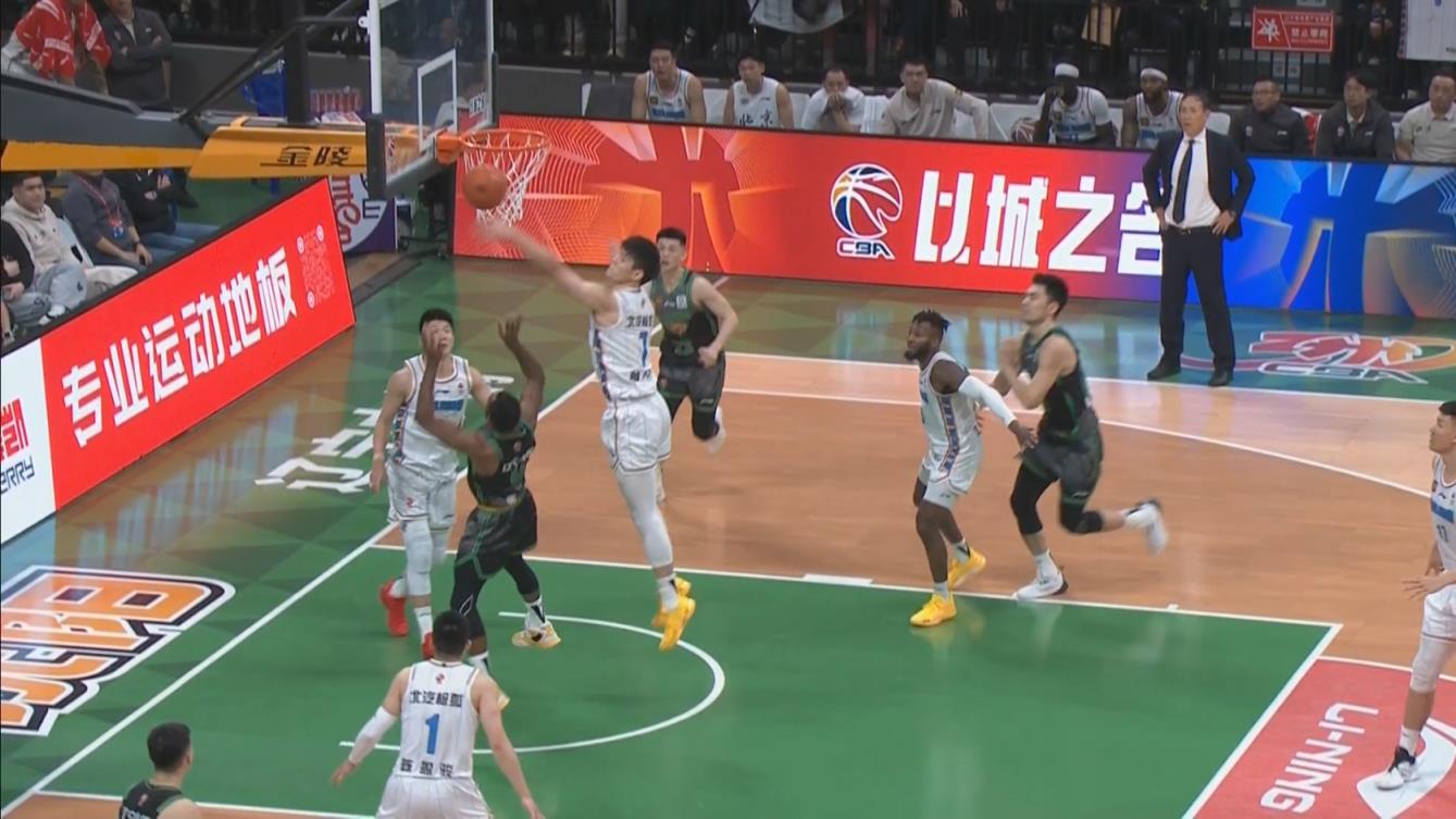 曾凡博釘板血帽弗格上籃 本場個人第6個蓋帽！